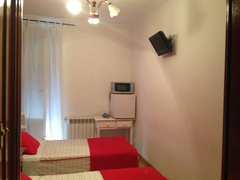 Hostal La Estrella Мадрид Екстериор снимка