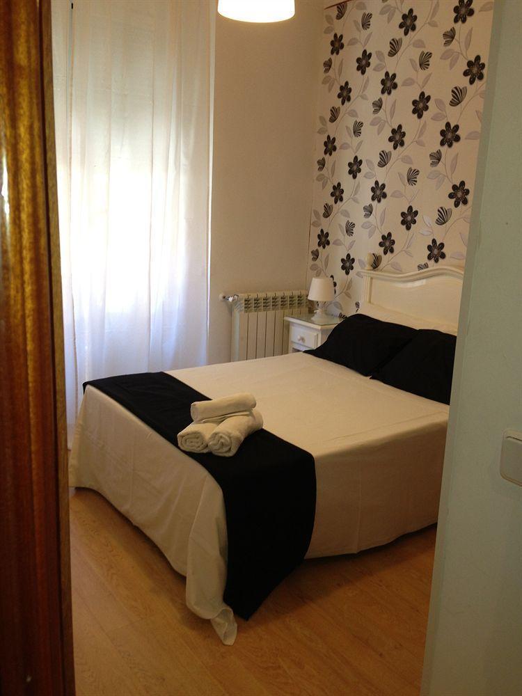 Hostal La Estrella Мадрид Екстериор снимка