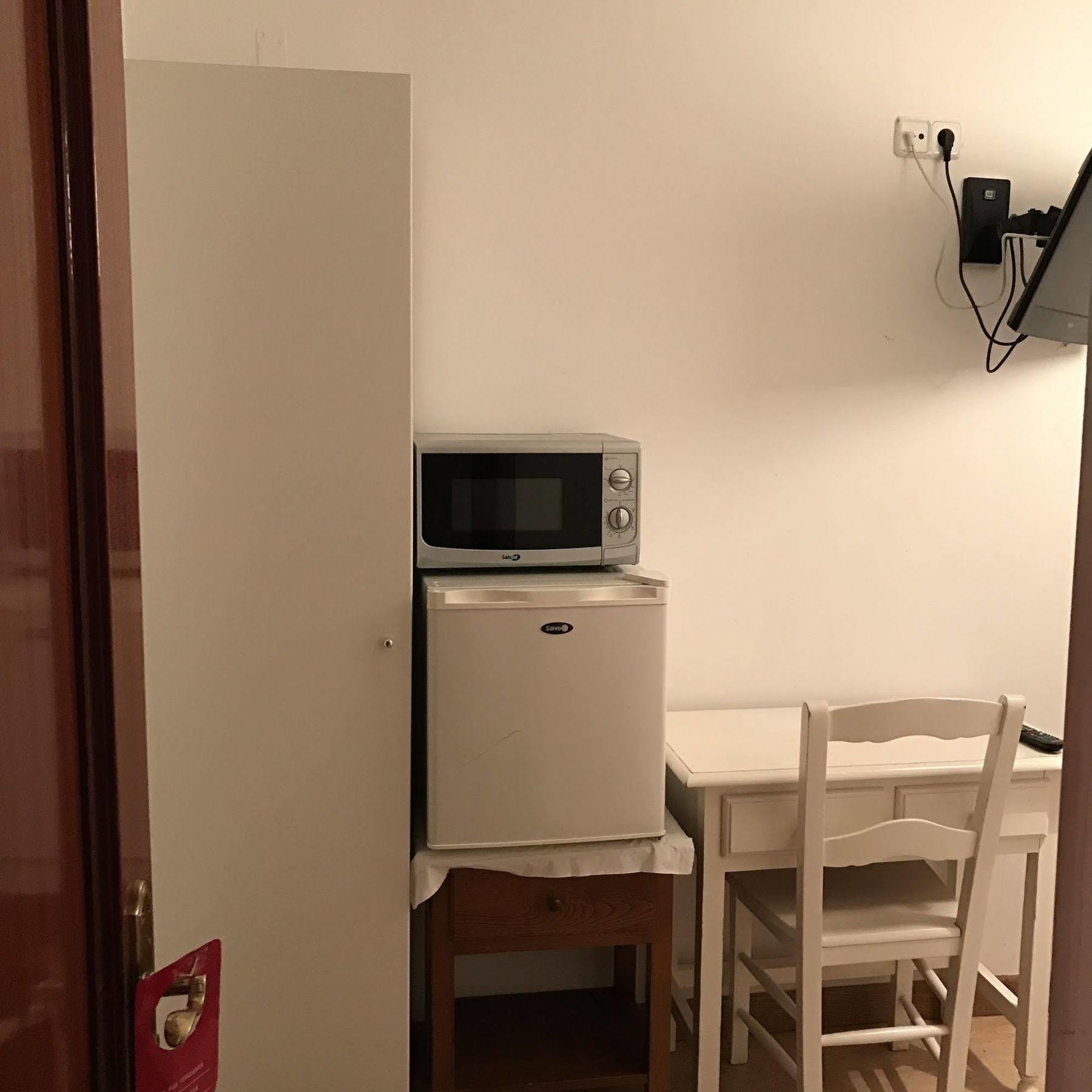 Hostal La Estrella Мадрид Екстериор снимка
