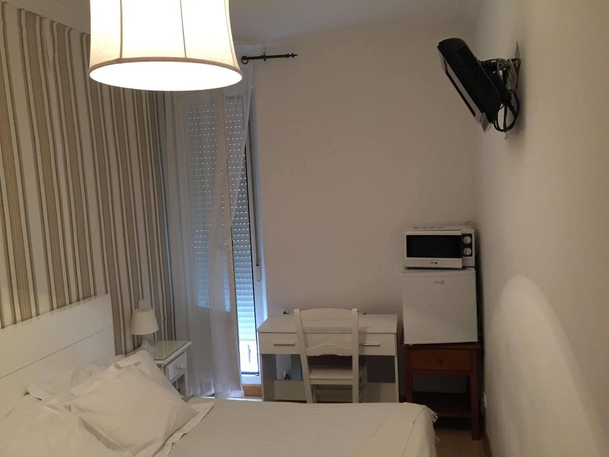 Hostal La Estrella Мадрид Екстериор снимка