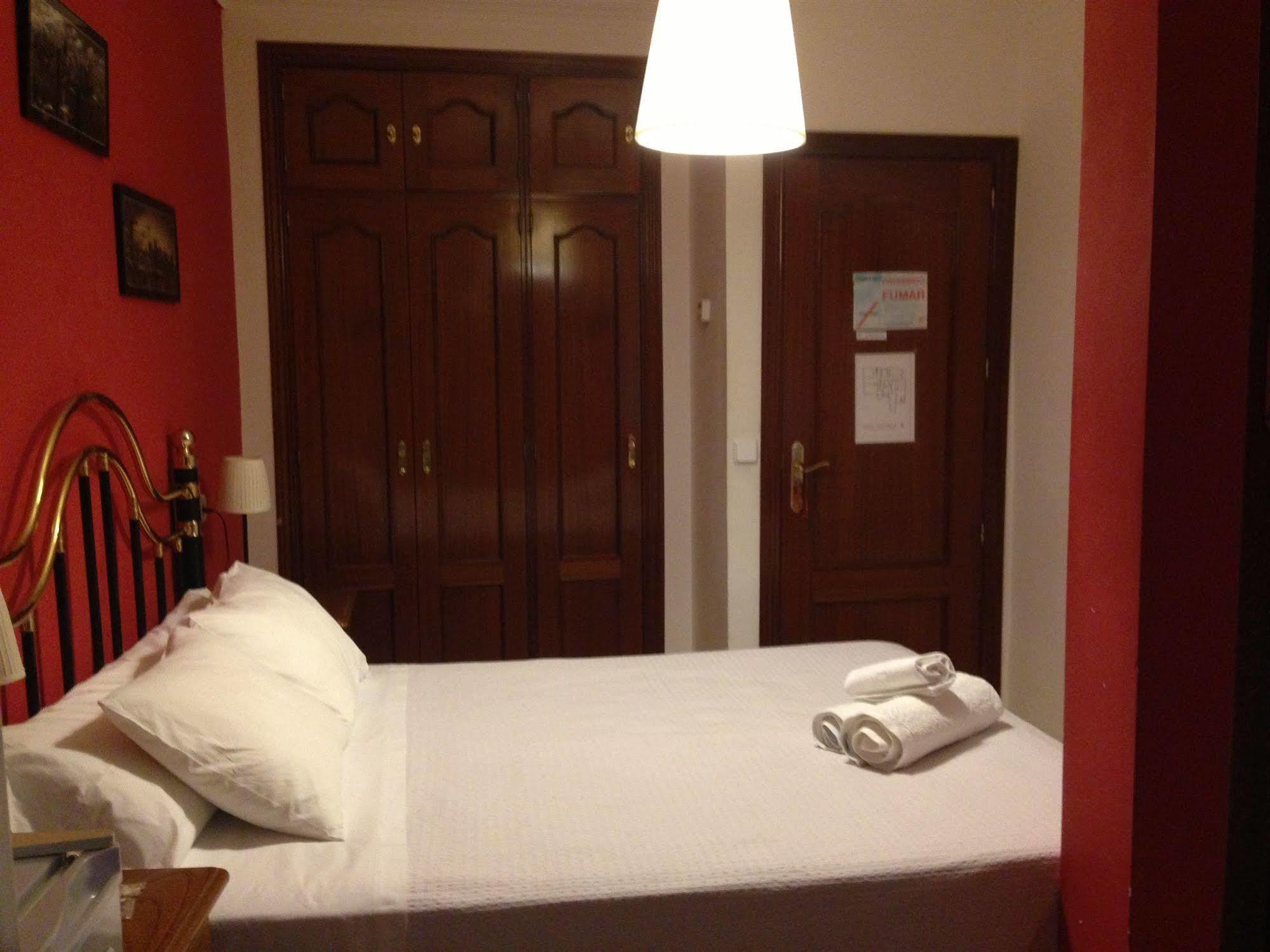 Hostal La Estrella Мадрид Екстериор снимка
