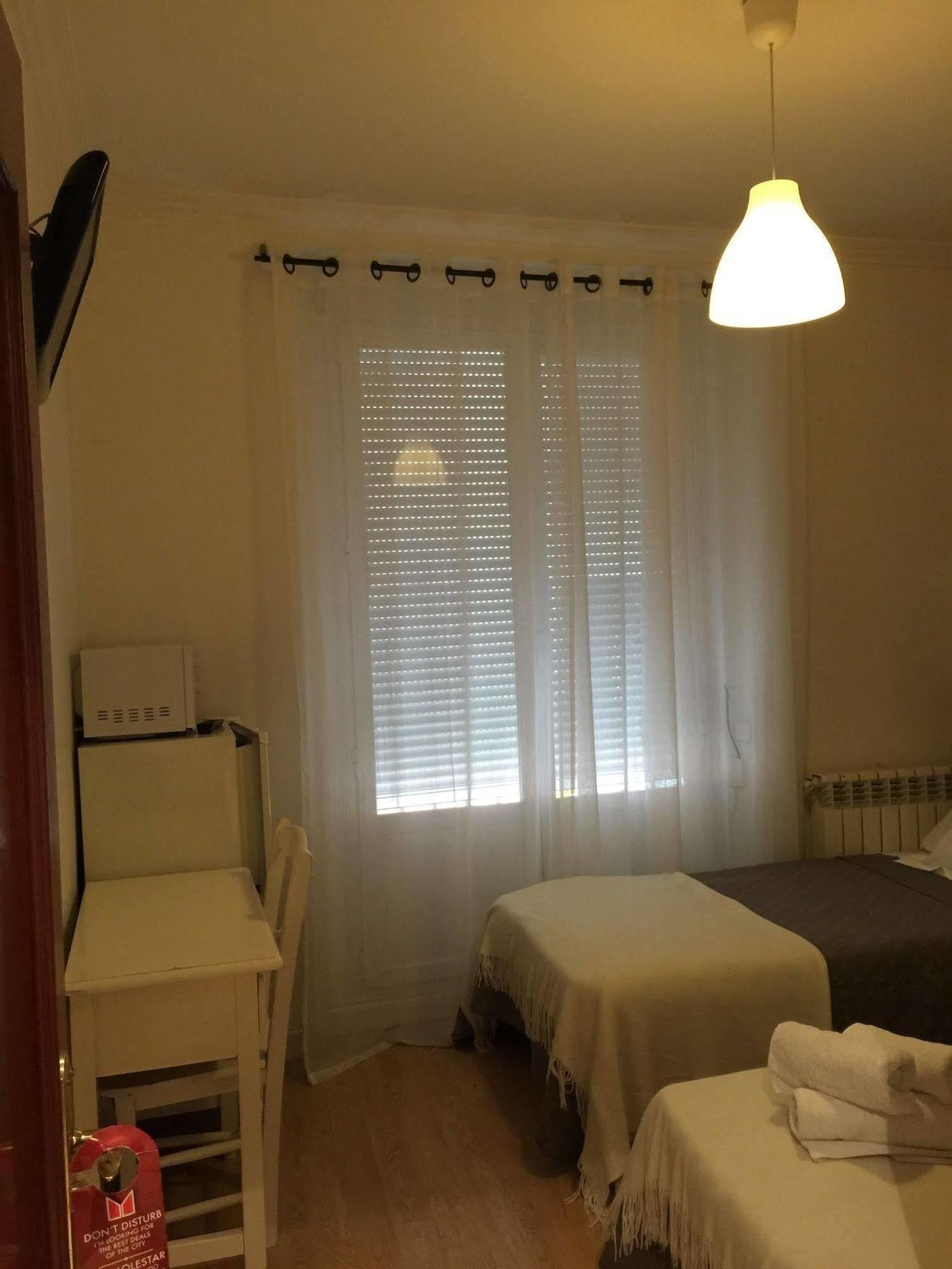 Hostal La Estrella Мадрид Екстериор снимка