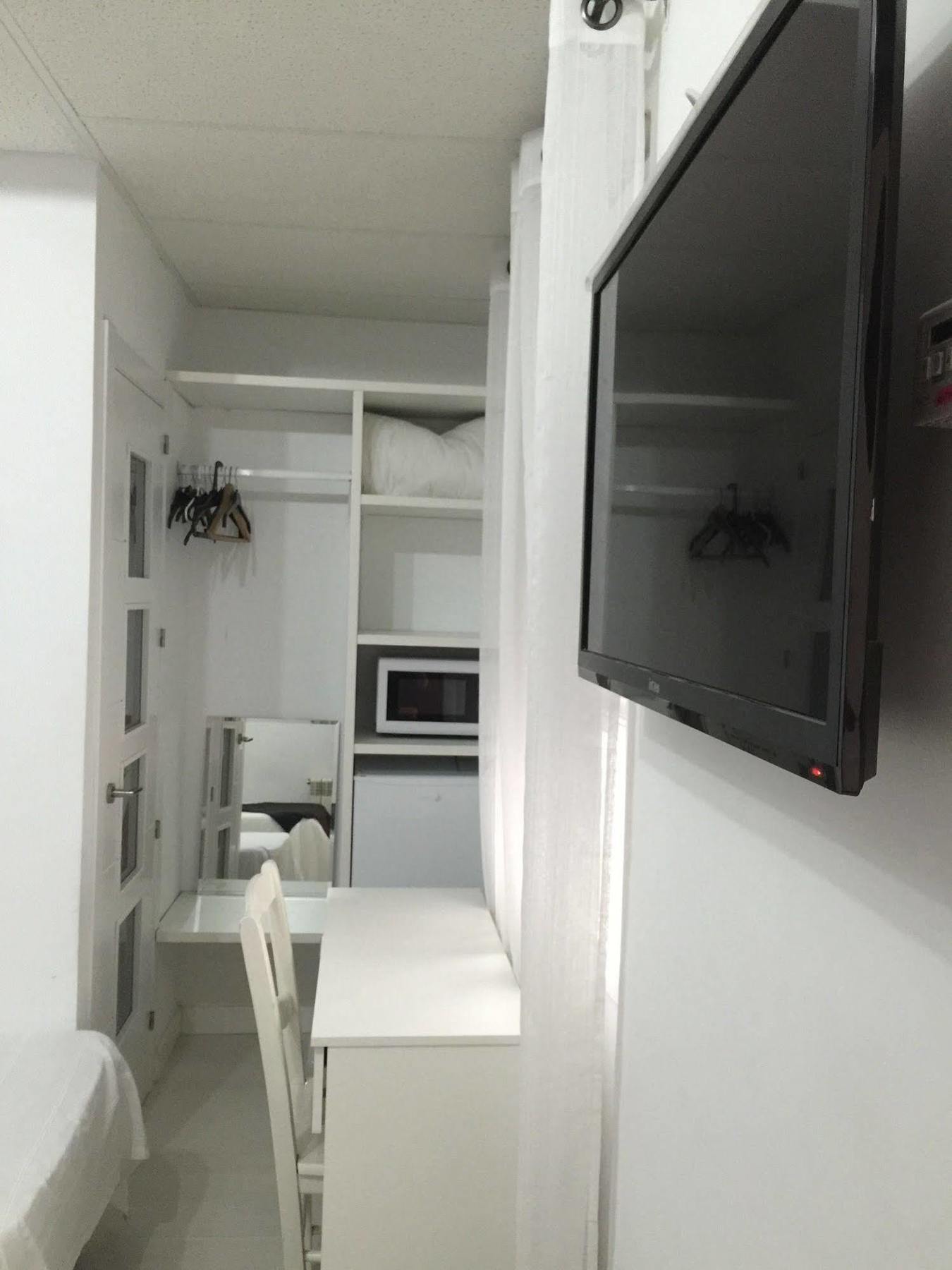 Hostal La Estrella Мадрид Екстериор снимка