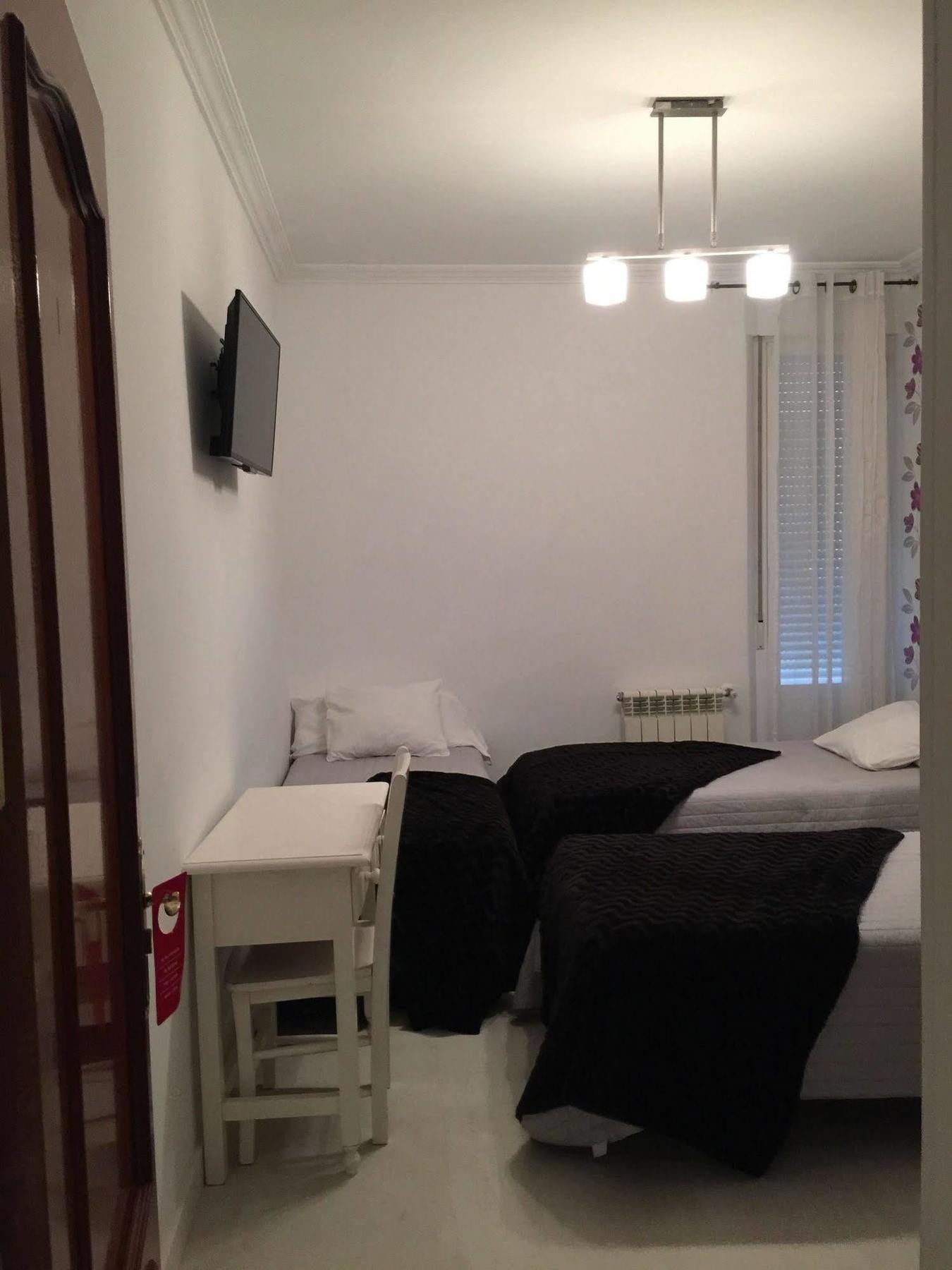 Hostal La Estrella Мадрид Екстериор снимка