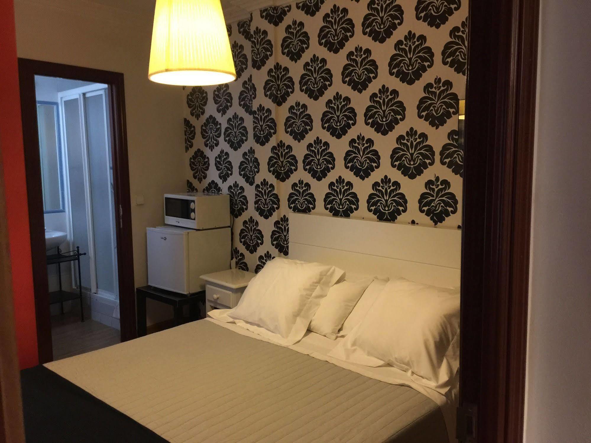 Hostal La Estrella Мадрид Екстериор снимка