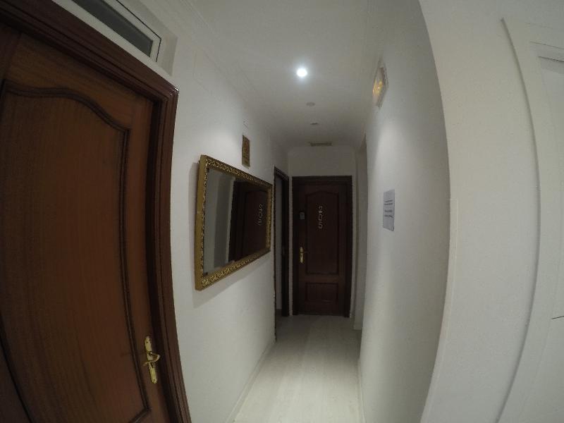 Hostal La Estrella Мадрид Екстериор снимка