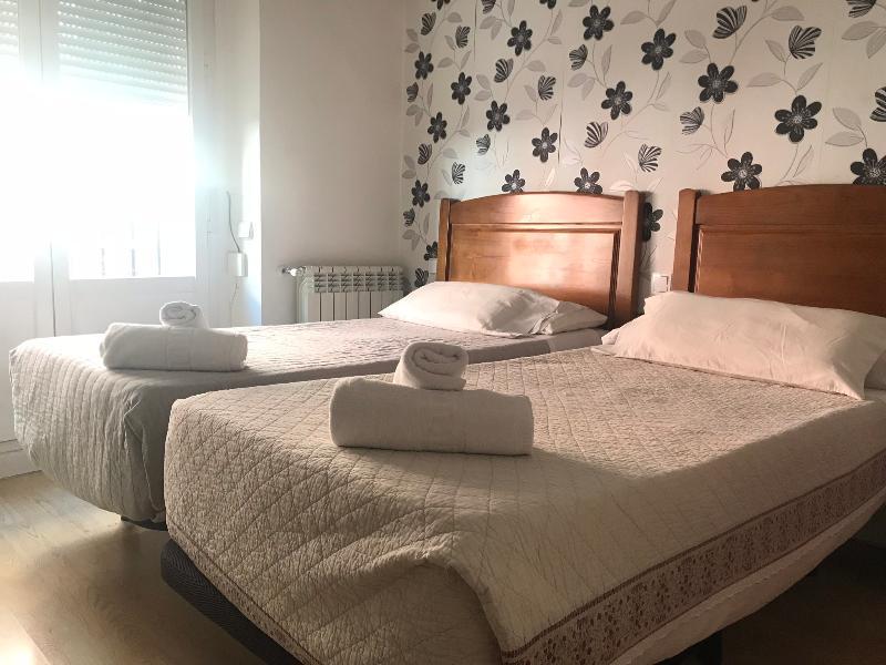 Hostal La Estrella Мадрид Екстериор снимка