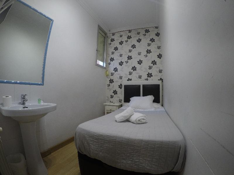Hostal La Estrella Мадрид Екстериор снимка
