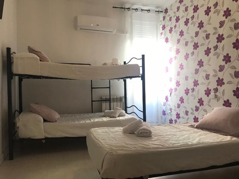 Hostal La Estrella Мадрид Екстериор снимка
