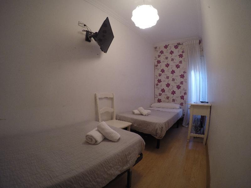 Hostal La Estrella Мадрид Екстериор снимка