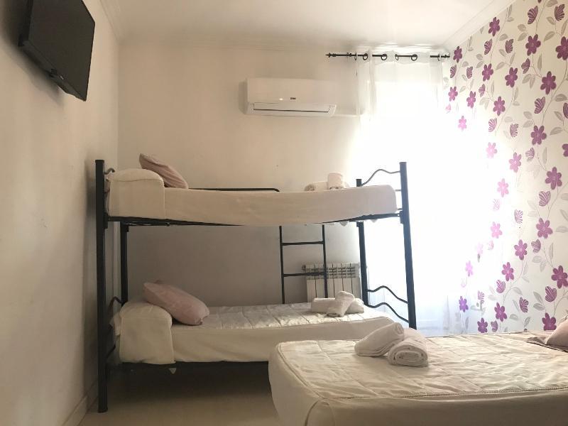 Hostal La Estrella Мадрид Екстериор снимка