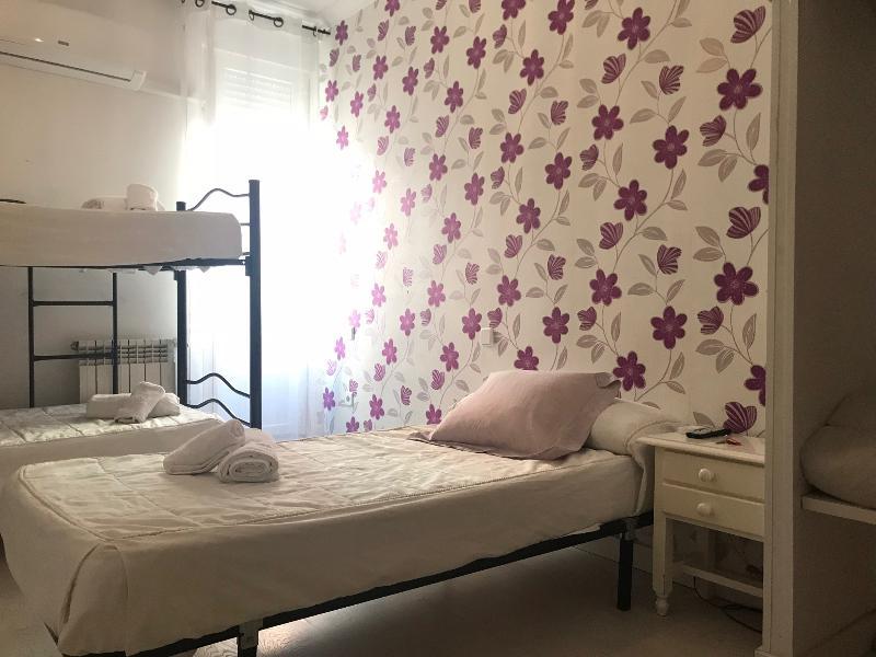 Hostal La Estrella Мадрид Екстериор снимка