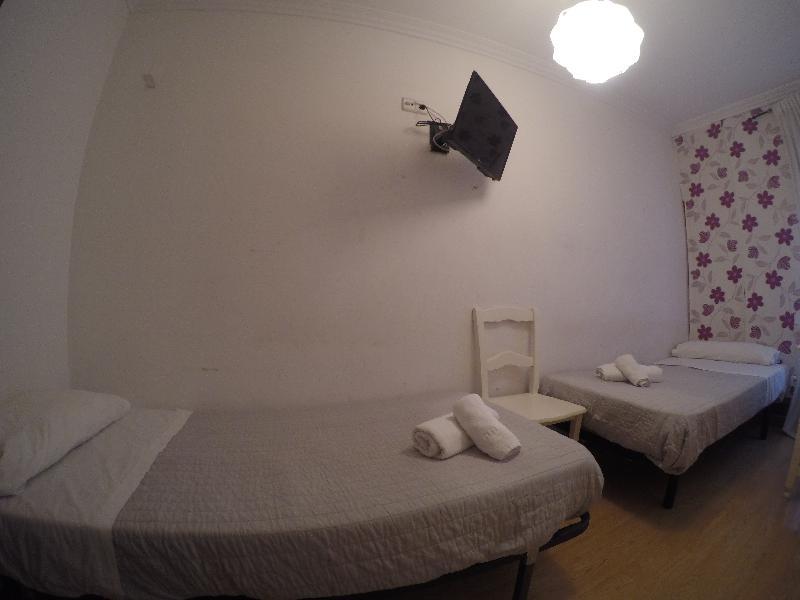 Hostal La Estrella Мадрид Екстериор снимка