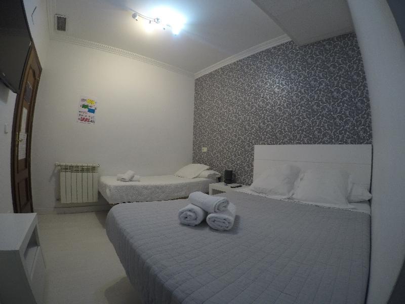 Hostal La Estrella Мадрид Екстериор снимка