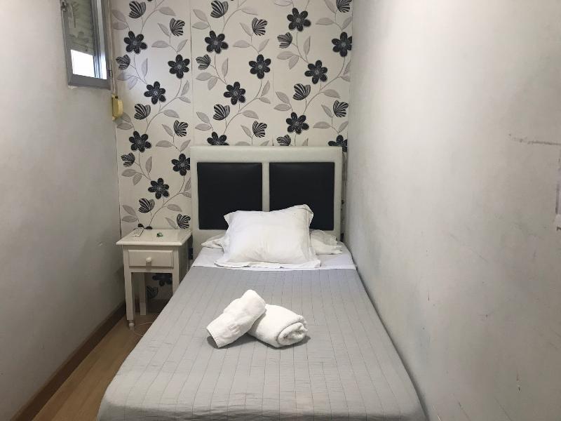 Hostal La Estrella Мадрид Екстериор снимка