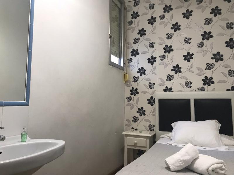 Hostal La Estrella Мадрид Екстериор снимка