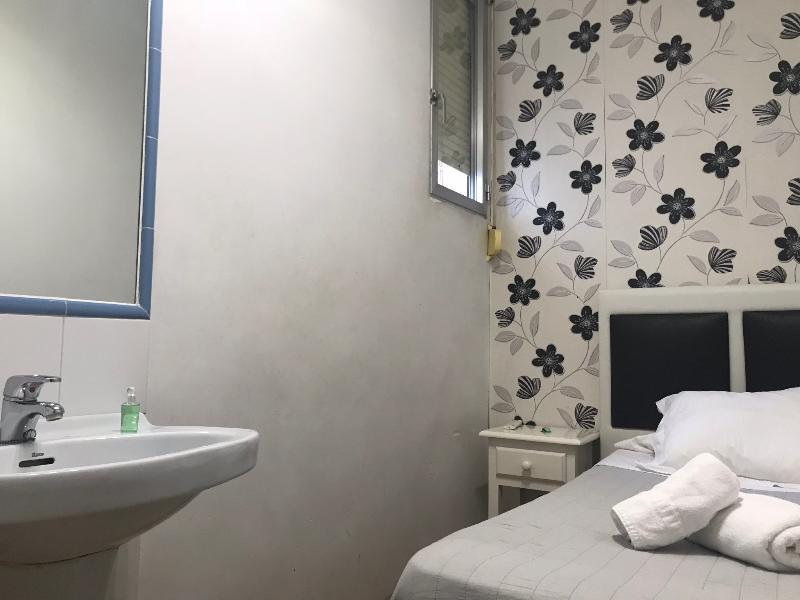 Hostal La Estrella Мадрид Екстериор снимка