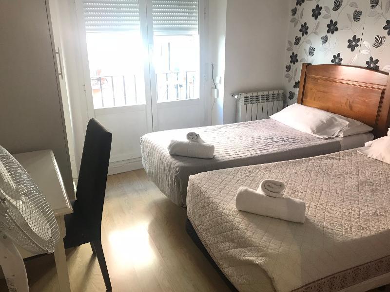 Hostal La Estrella Мадрид Екстериор снимка
