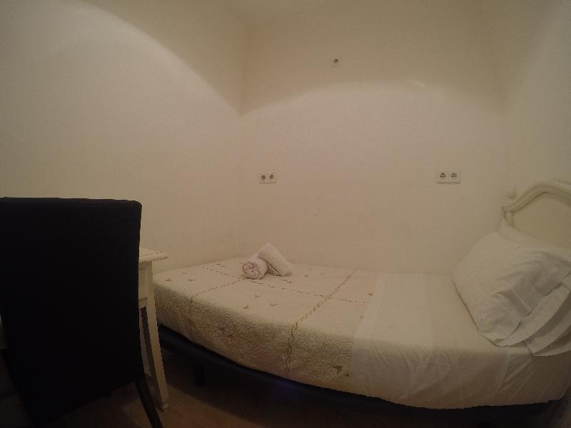 Hostal La Estrella Мадрид Екстериор снимка