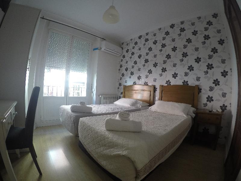Hostal La Estrella Мадрид Екстериор снимка