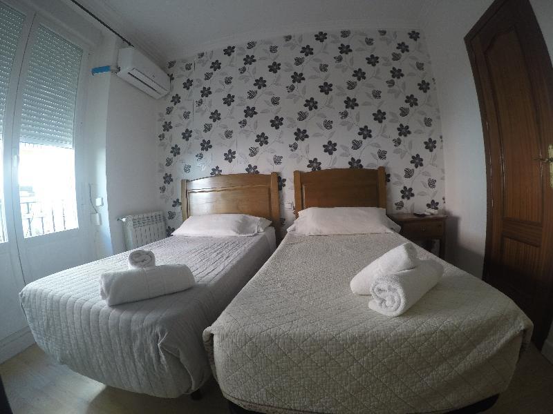 Hostal La Estrella Мадрид Екстериор снимка